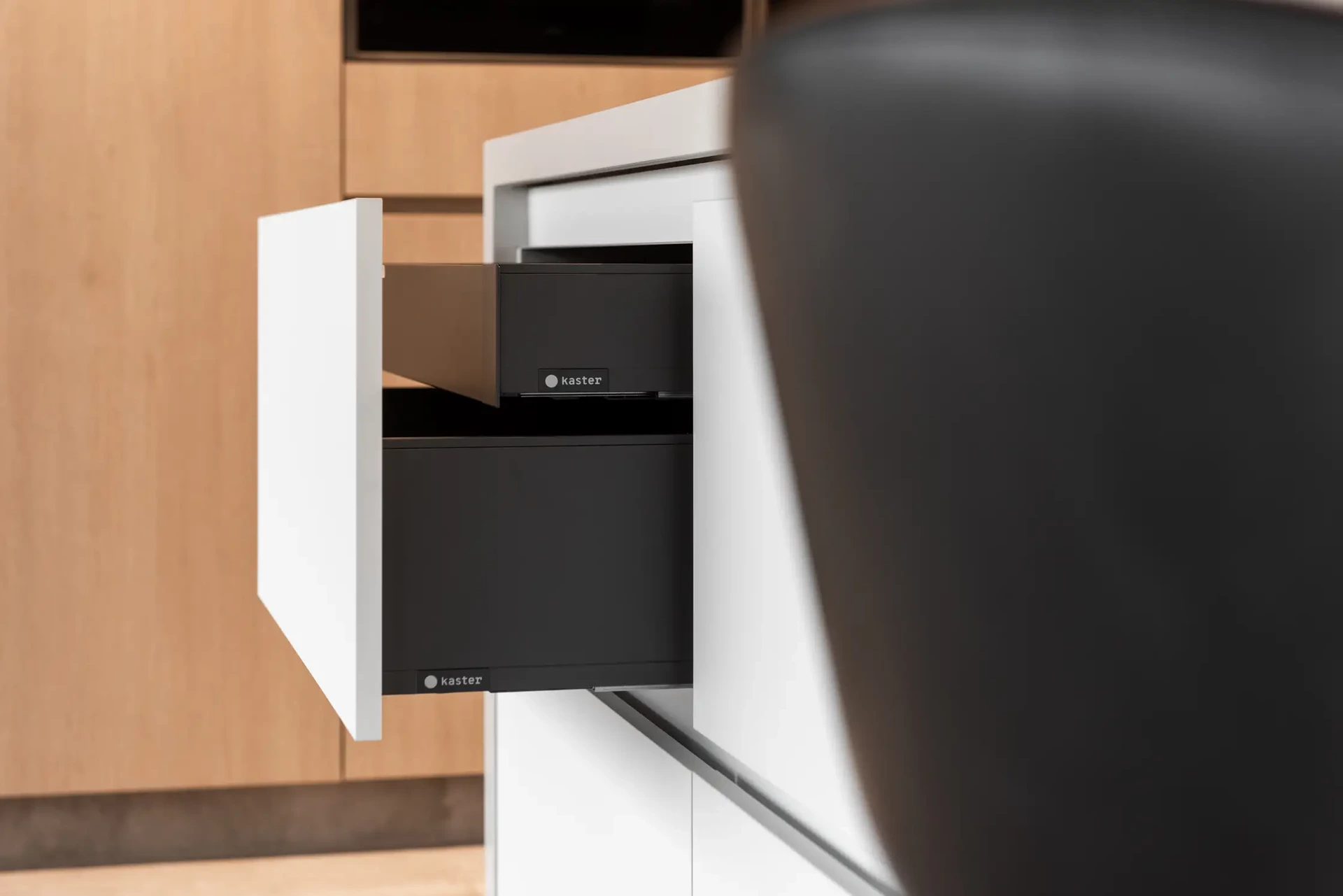 Open lade met binnenlade in een keuken op maat, meer opbergruimte dan achter kastdeuren