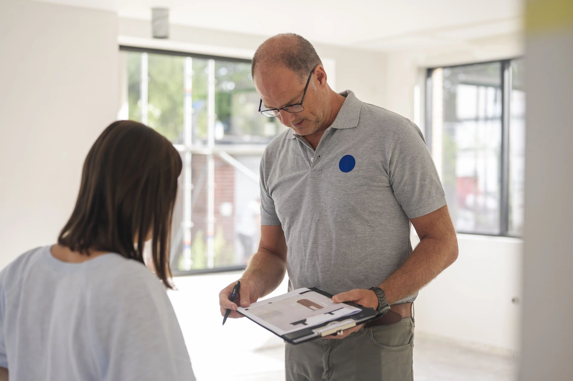 Opmeting op de werf door een projectleider van Kaster Keukens